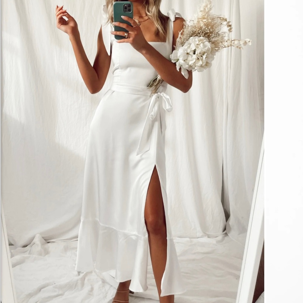Show me your mumu midi garden dress size S. Worn one time for bridal shower.
